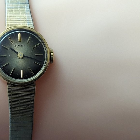 Retro Wind up Mechanical Timex Bracelet Wrist Watch Classic and is Working 17 Jw - Picture 8 of 11